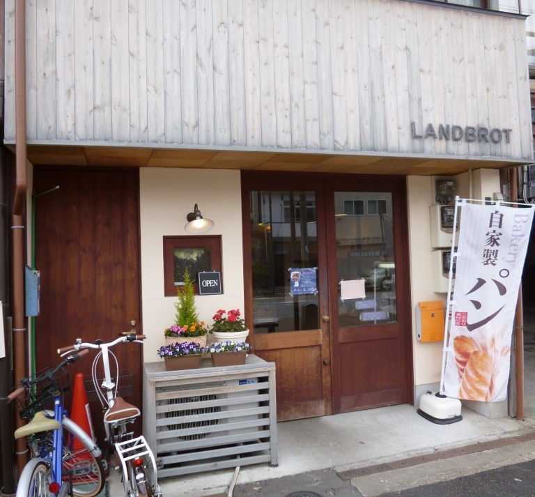 売り切れ必至、福知山で大人気のパン屋さんはカフェもやってるんです