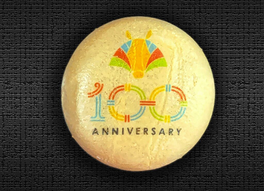 JRA 京都競馬場　100周年 オリジナル三冠馬ッジ 御駿印 京都競馬場100周年【三冠馬誕生の地】 | カテゴリー一覧,御駿印