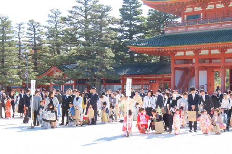 七五三詣り　きもの姿でお詣りされるお子様150名をご招待♪